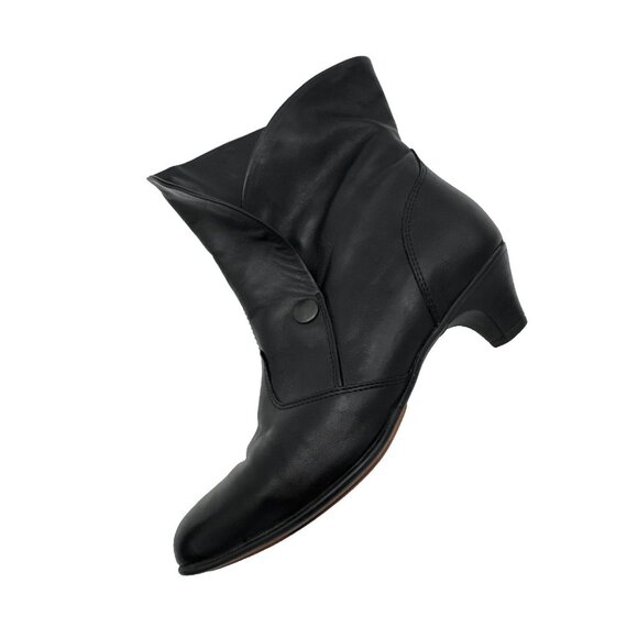 YOU by crocs‎ black ankle boot leather size 7.5 italian made kitten heel Witch - Picture 11 of 16